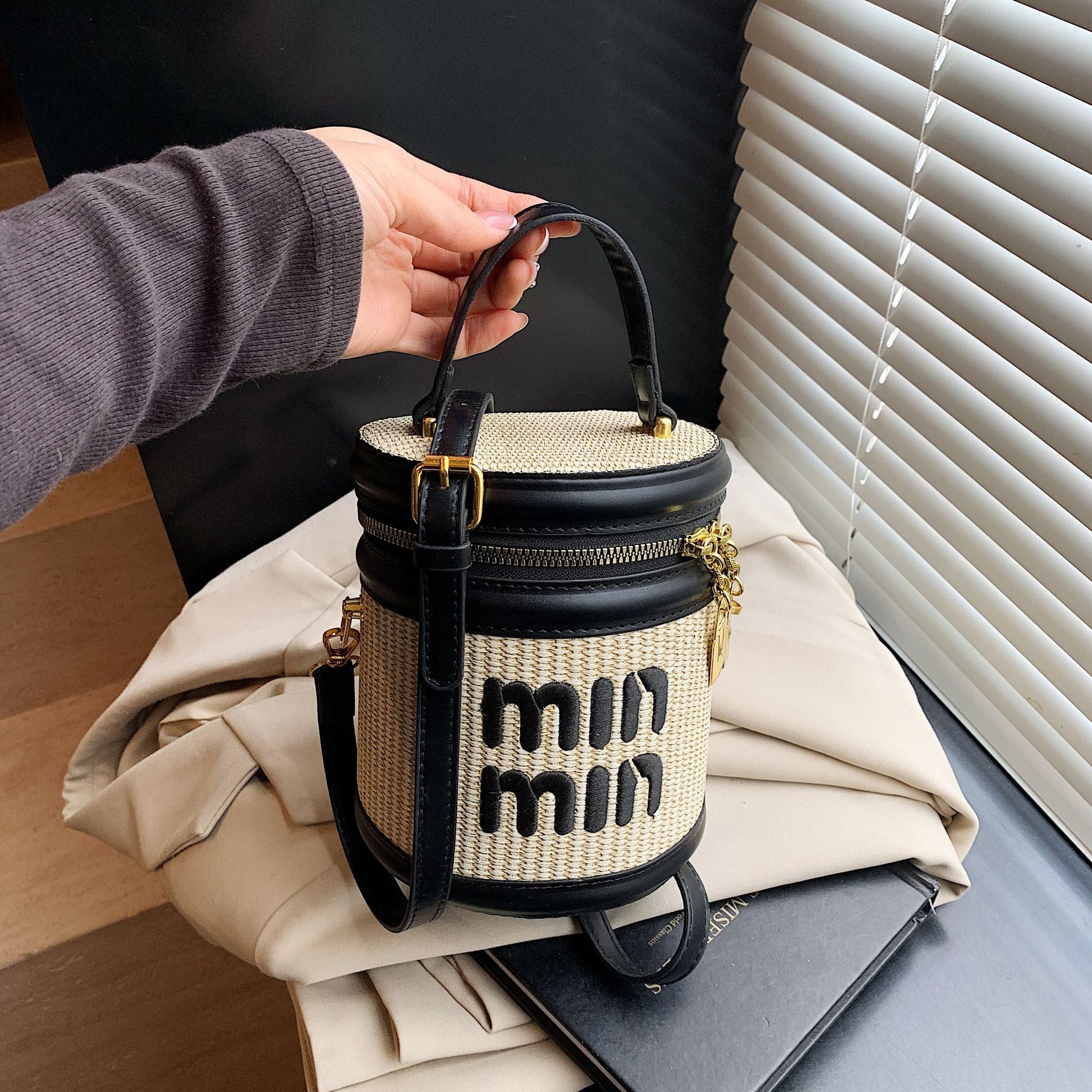 Miu Woven Luxury Bucket Bag Shoulder Messenger Bag