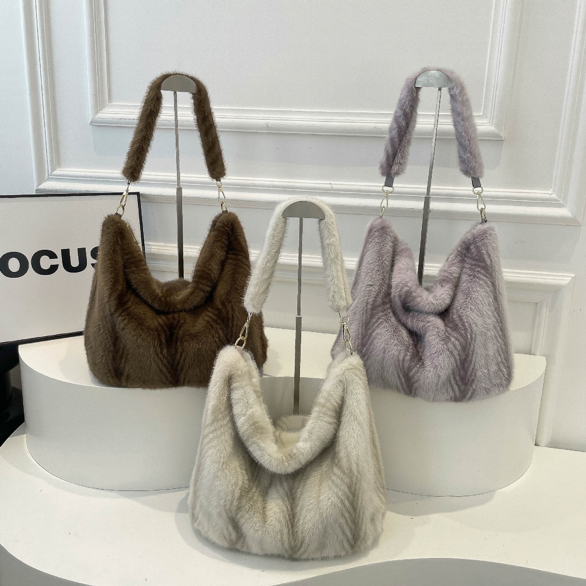 Stylish Large-Capacity Plush Tote Bag for Commute