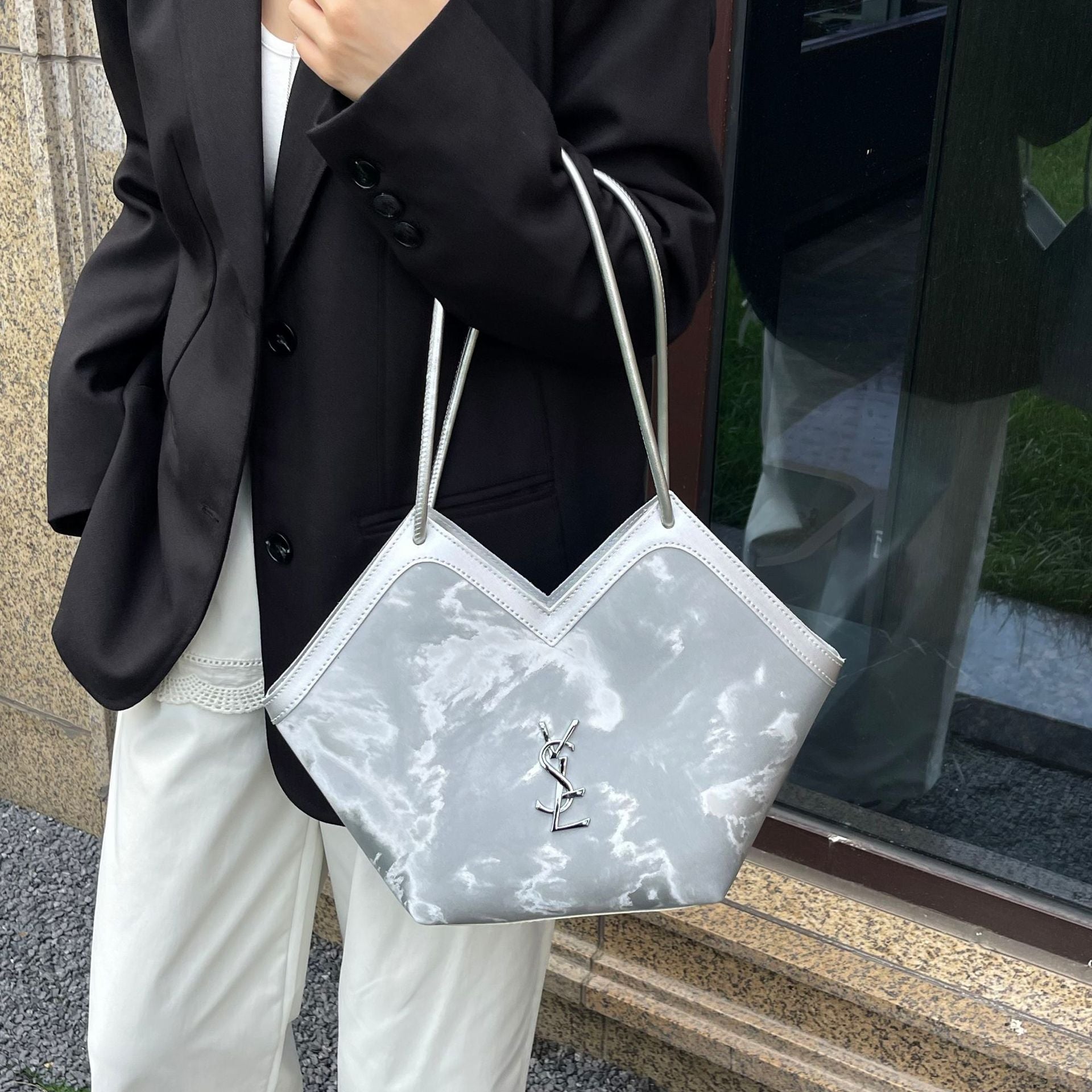 Light Luxury Poplar Forest Tote Bag Large Capacity V-Shaped Commuter Bags Fashion Tide Handbag Shoulder Bag