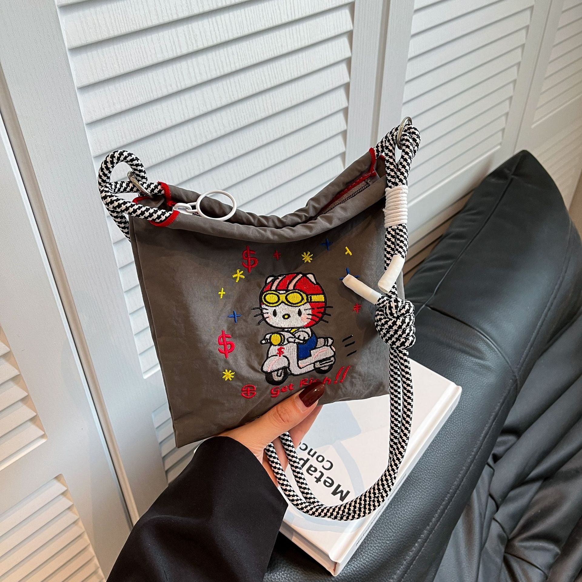 Nylon Drawstring Shoulder Bag for Commuting and Shopping