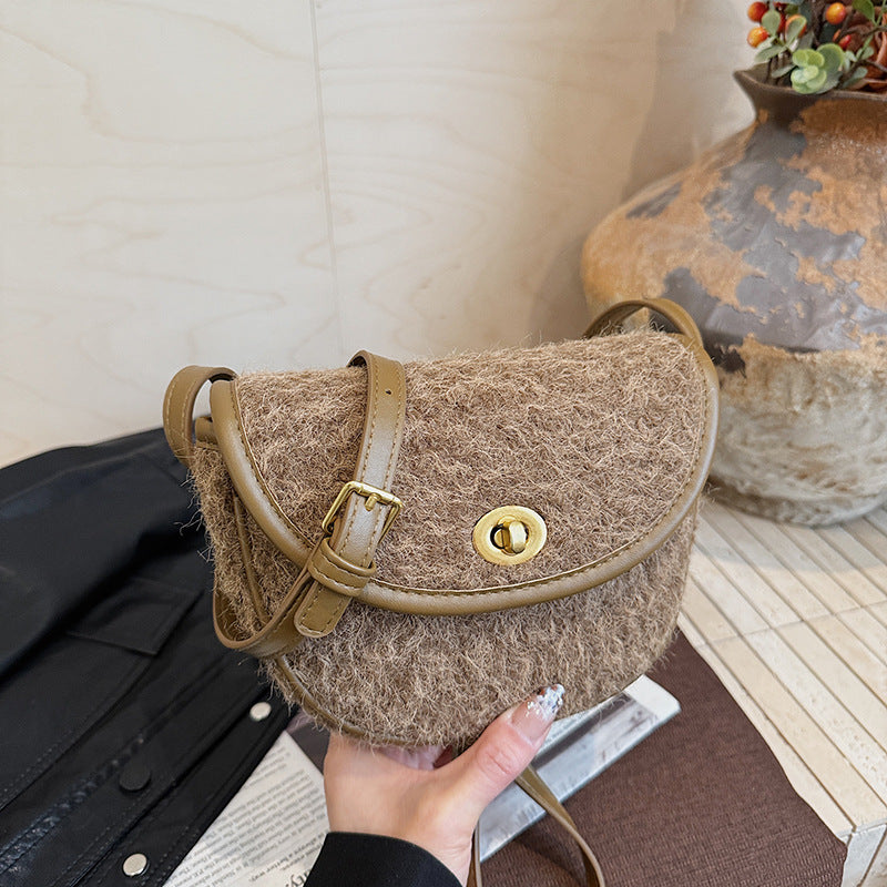 Ins Niche Plush Saddle Bag High-End Retro Messenger Bag