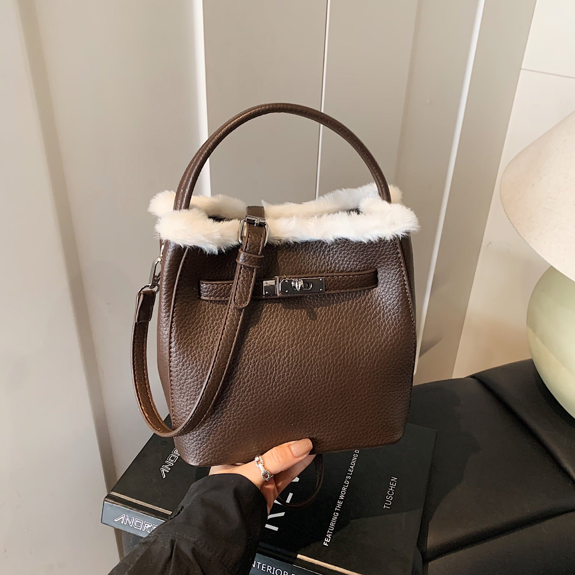 Retro Trend Bucket Handbag Fashion Plush Splicing Lock Messenger Bag