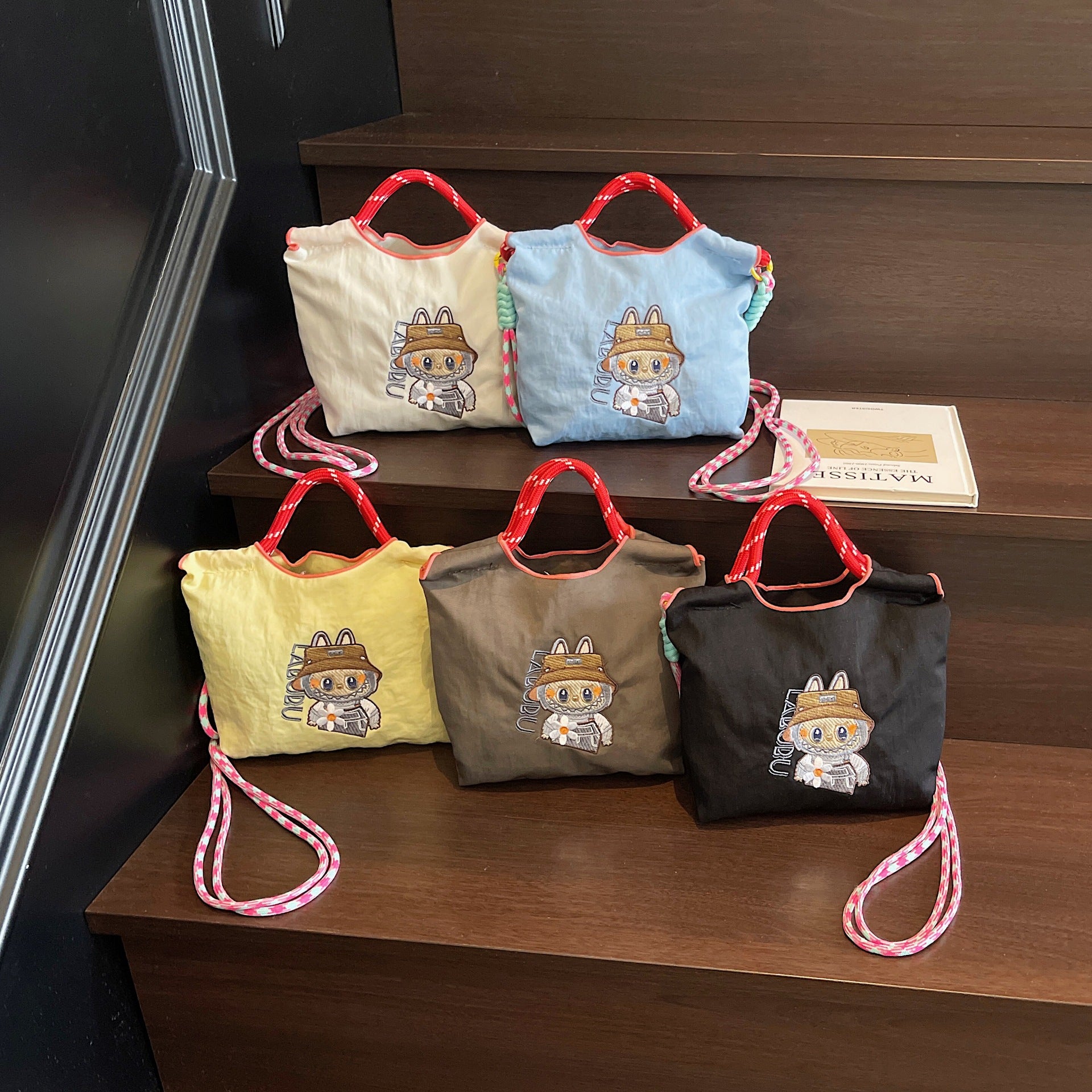 Niche Embroidery Drawstring Messenger Bag