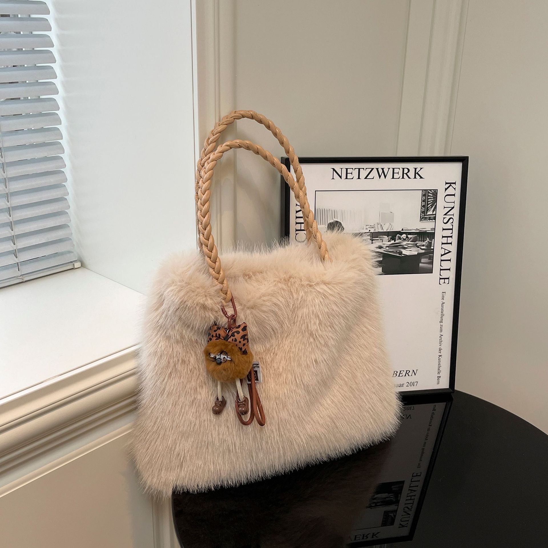 Trendy Plush Handbag Niche Design Tote Bag for Commuting