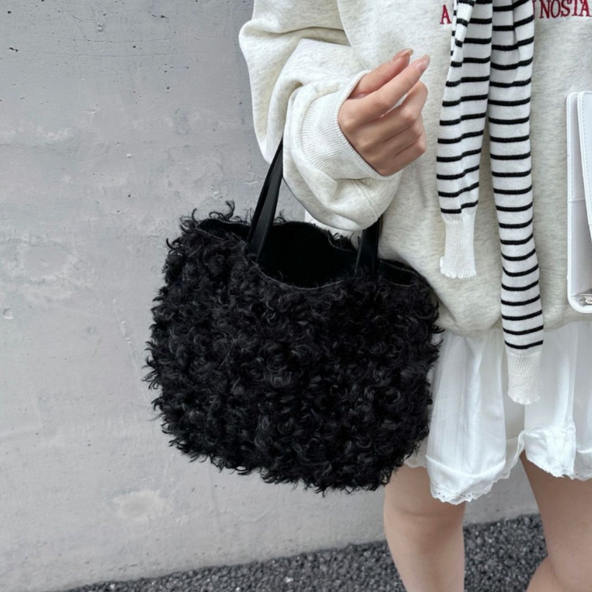 High Fashion Plush Bucket Handbag Autumn Winter New Style