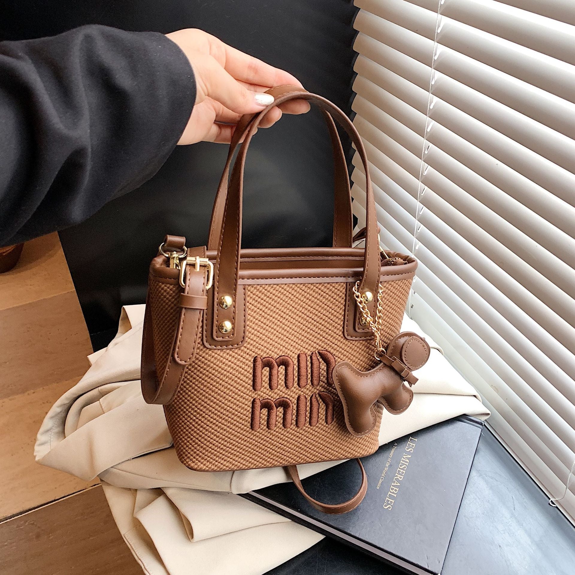 Trend Miu Embroidered Bucket Bag Casual Messenger Handbag