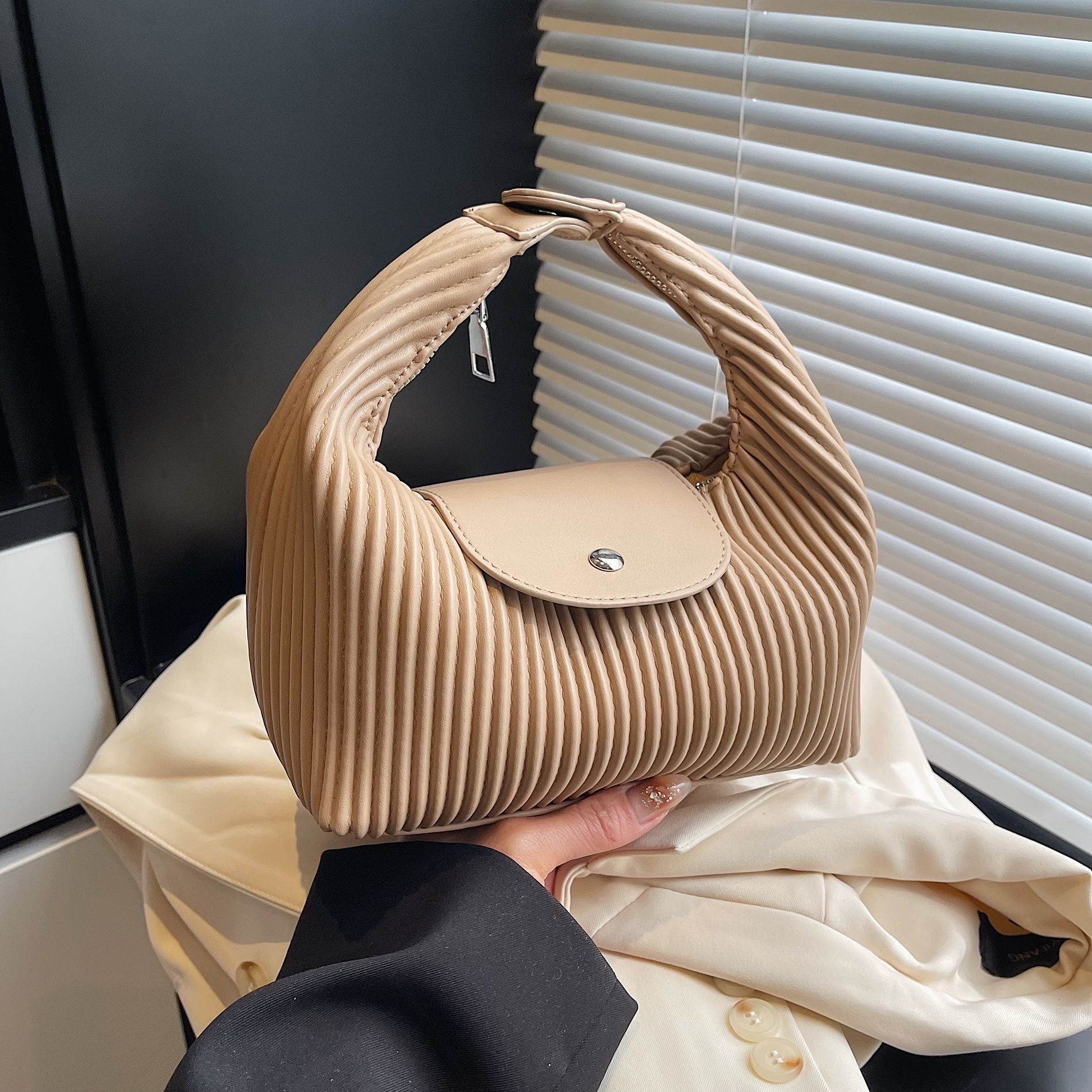 Messenger Bag Women Pleated Shoulder Handbag Trendy Versatile