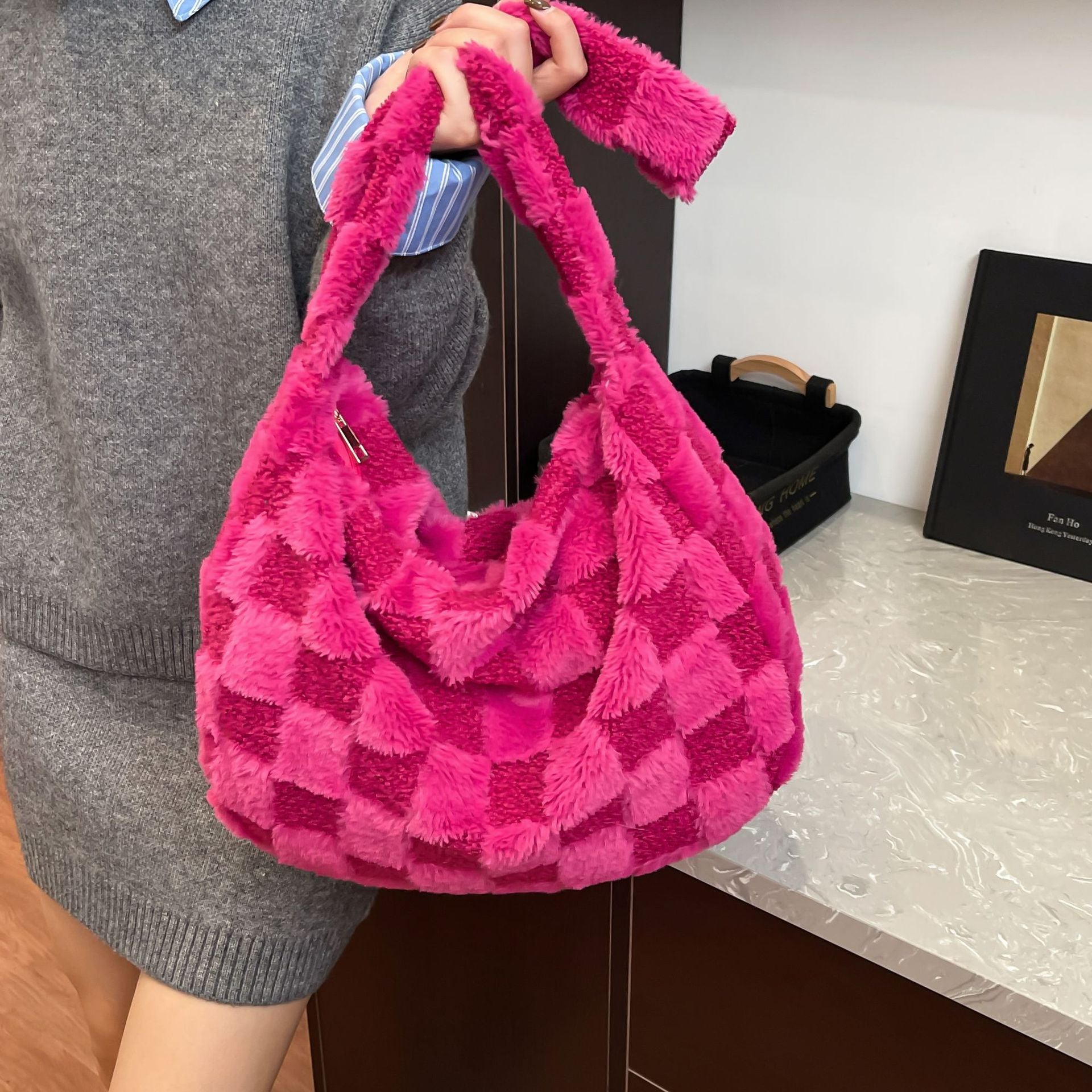 Large Capacity Plaid Shoulder Bag Trendy Commuter Bag