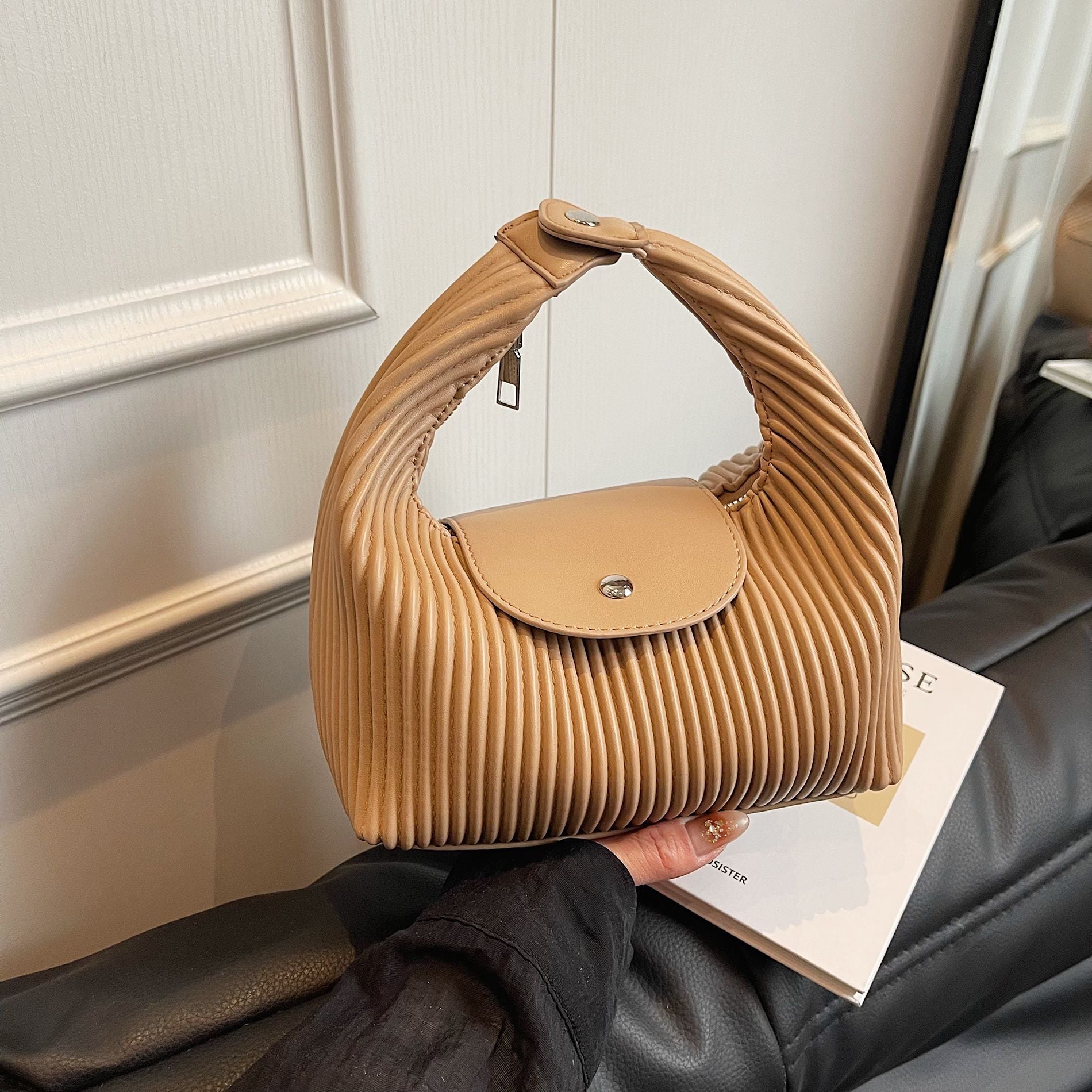 Messenger Bag Women Pleated Shoulder Handbag Trendy Versatile