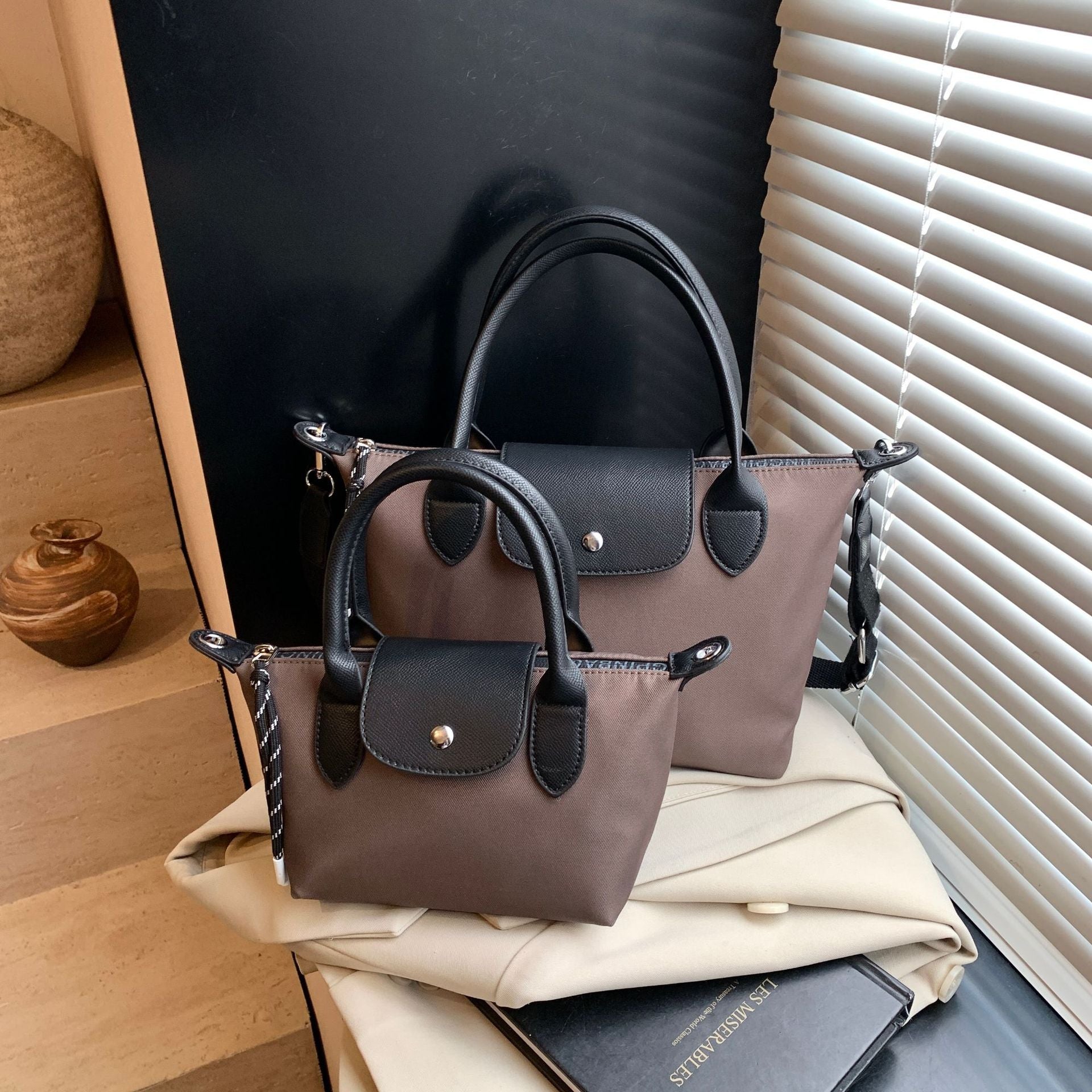 Simple Nylon Contrast Shoulder Bag | Versatile Dumpling Bag