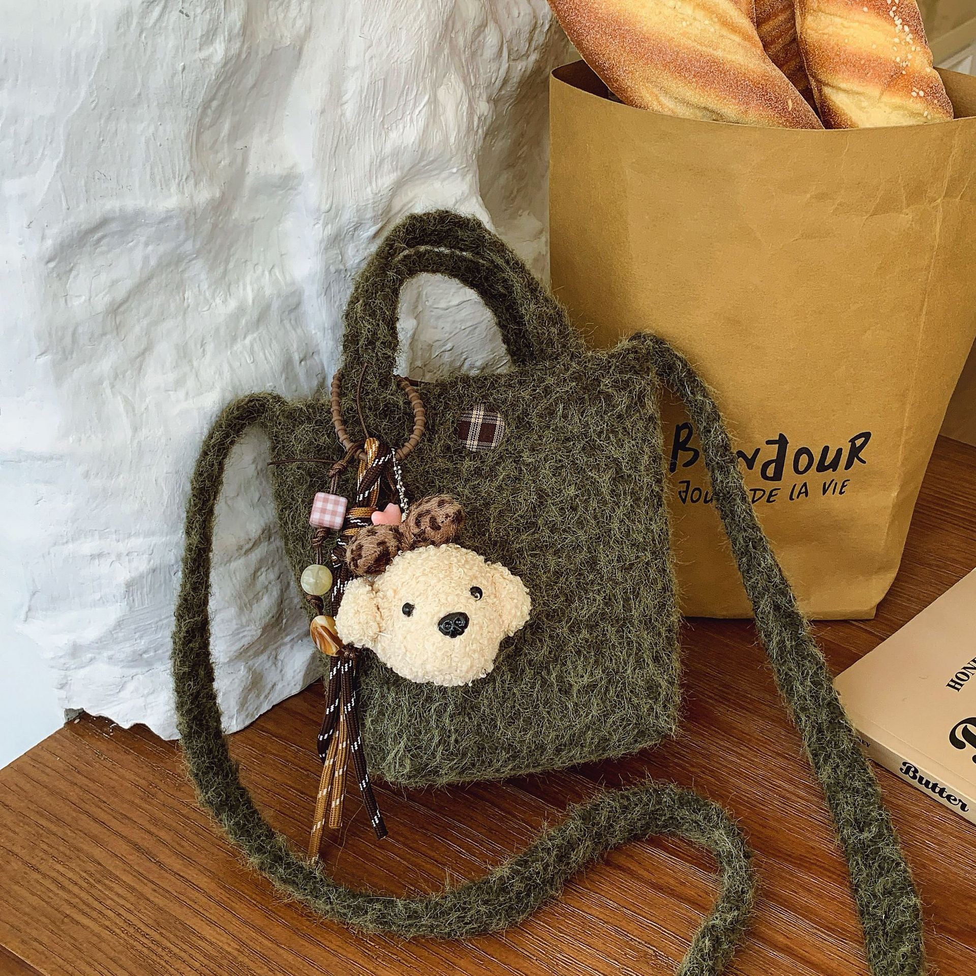Fashionable Plush Bucket Bag for Commuting and Going Out
