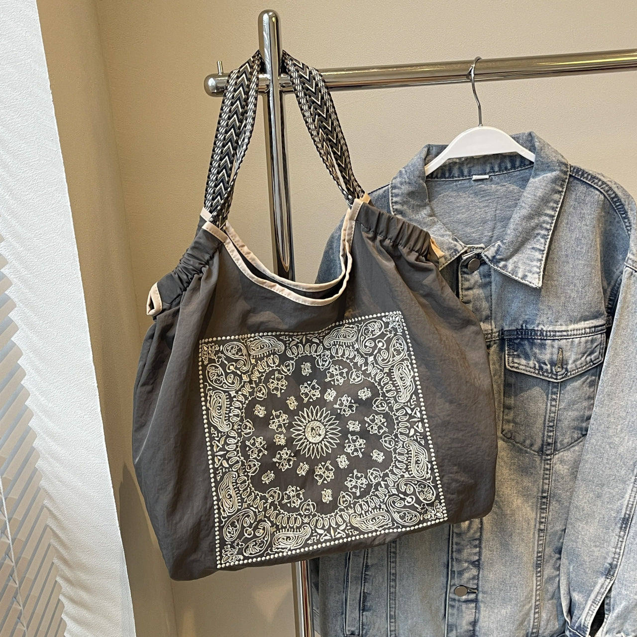 Nylon Shoulder Bag Light Ball Chain Versatile Large Capacity Underarm Handbag