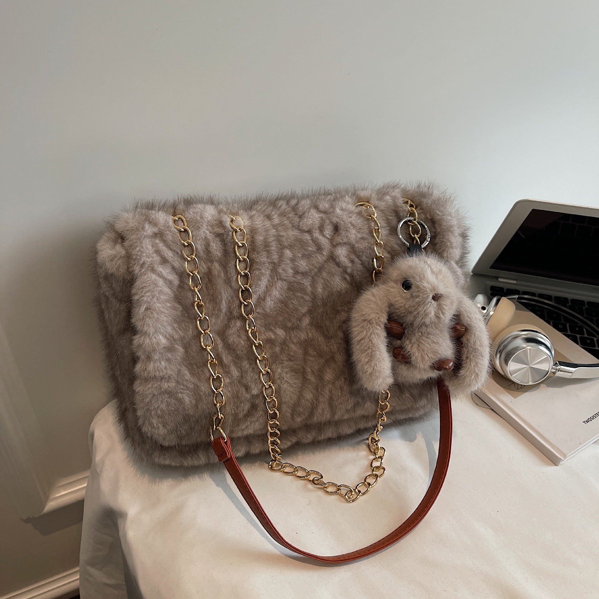 Trendy Versatile Chain Plush Bag Large Capacity Shoulder Bag