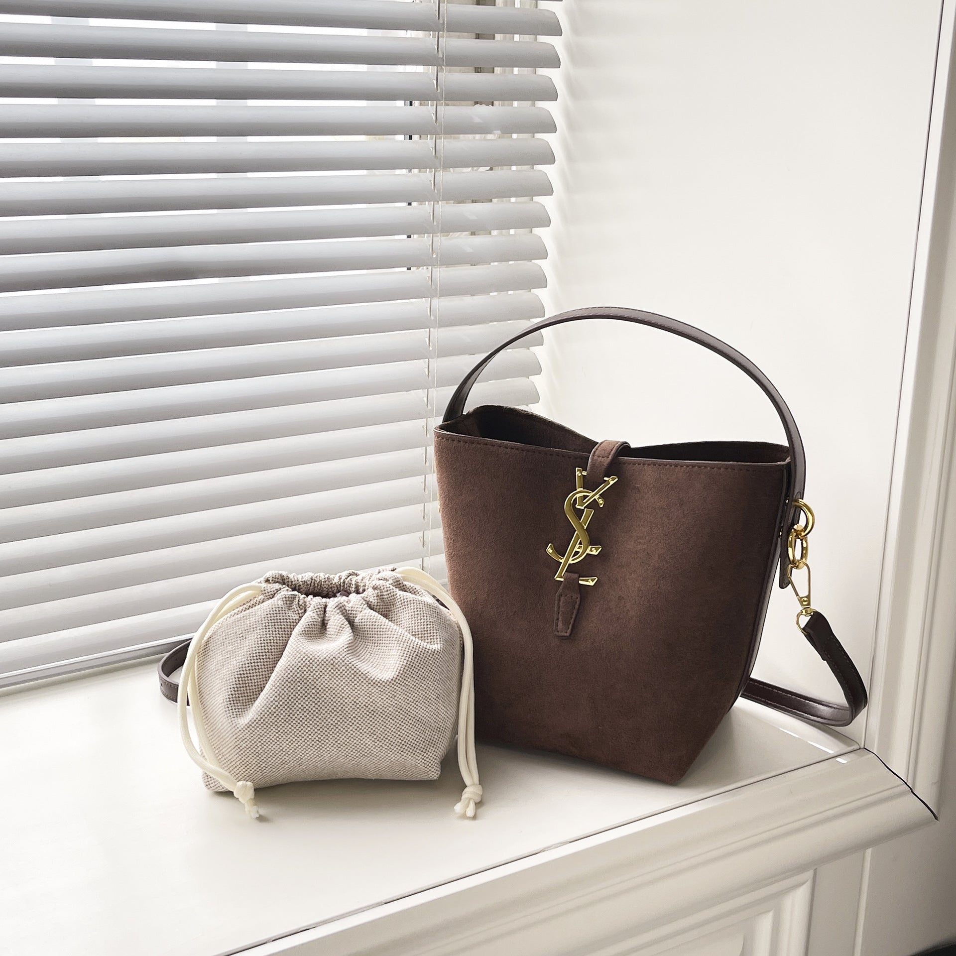 Retro Poplar Forest Bucket Bag Old Money Messenger Bag