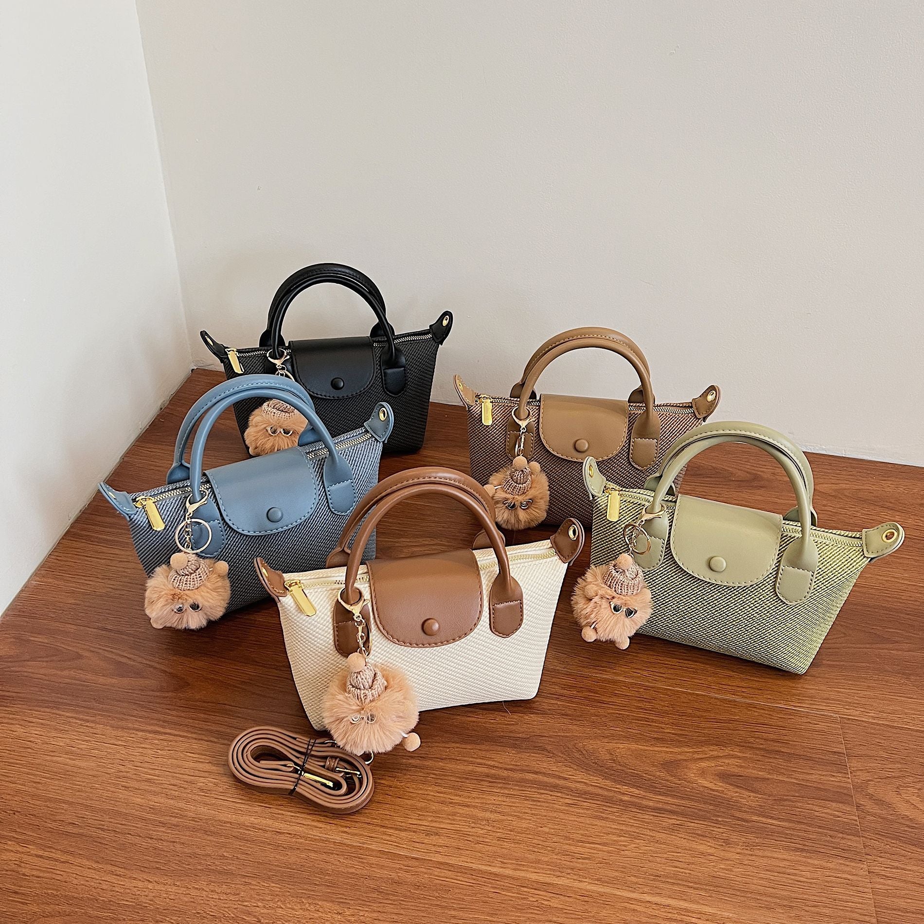 Portable Dumpling Shoulder Bag for Women, Light Luxury