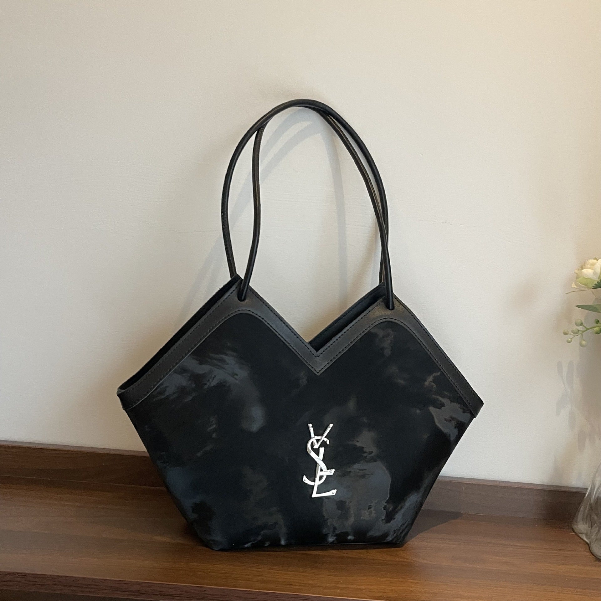 Light Luxury Poplar Forest Tote Bag Large Capacity V-Shaped Commuter Bags Fashion Tide Handbag Shoulder Bag
