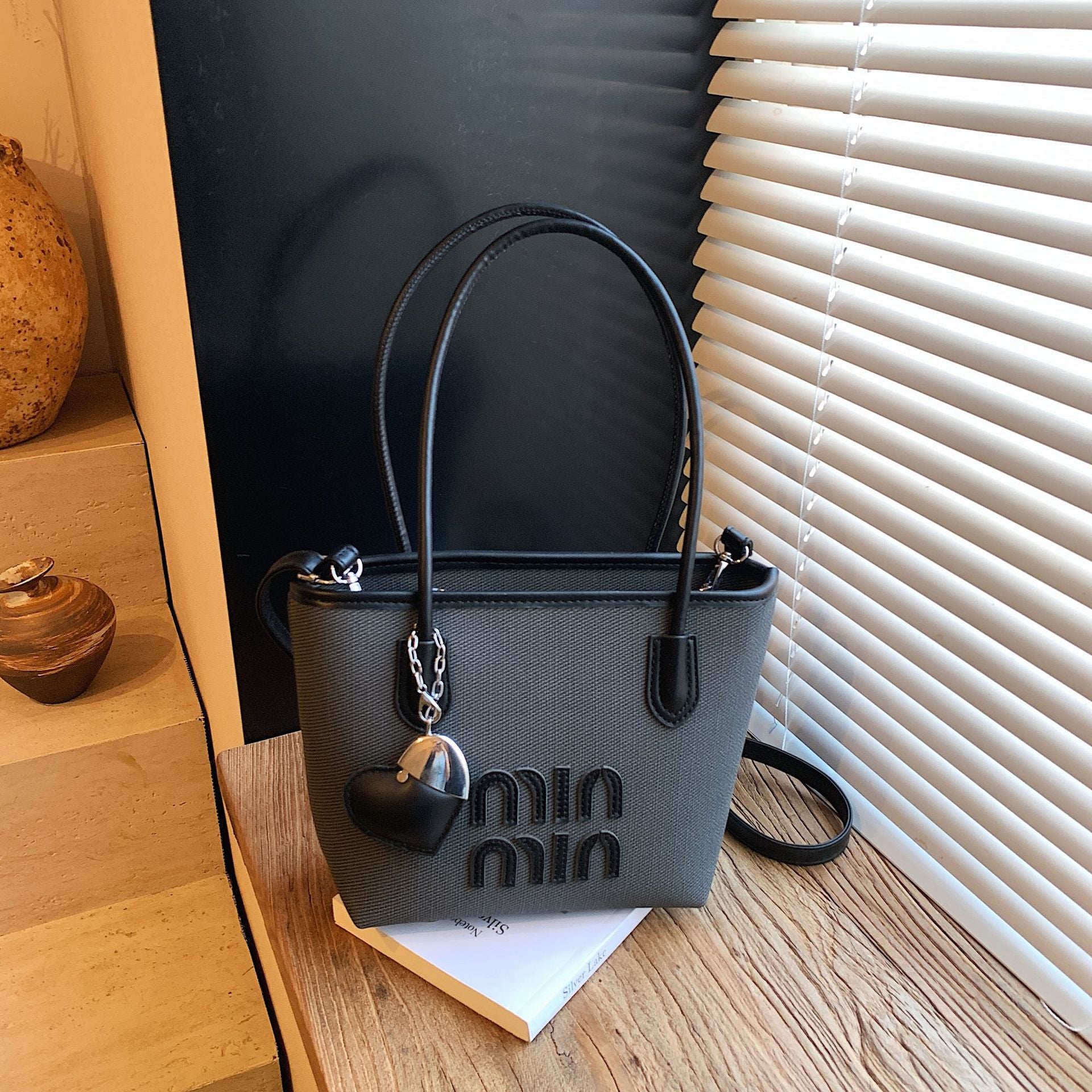 Retro Embroidered Luxury Shoulder Handbag Underarm Bag