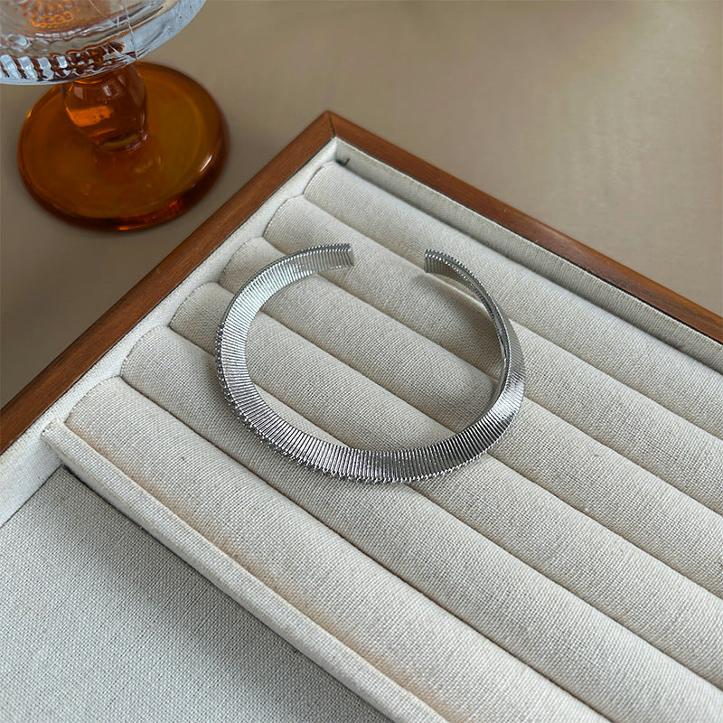 Light Luxury Retro Diamond Striped Bracelet - Versatile Women's Fashion