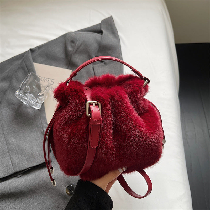 Plush Women's Messenger Bag Soft Daily Shoulder Pleated Bucket Bag