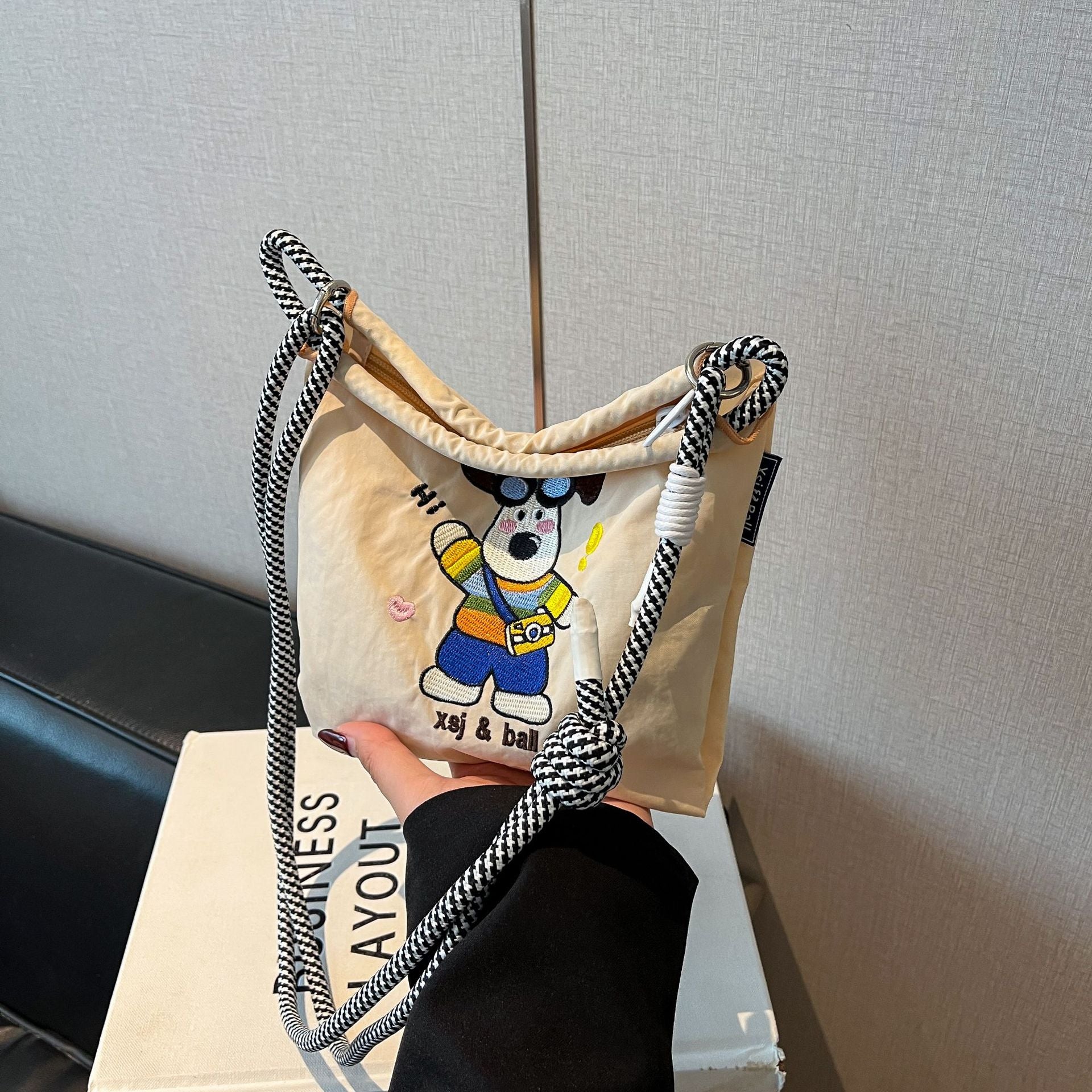 Nylon Drawstring Shoulder Bag for Commuting and Shopping